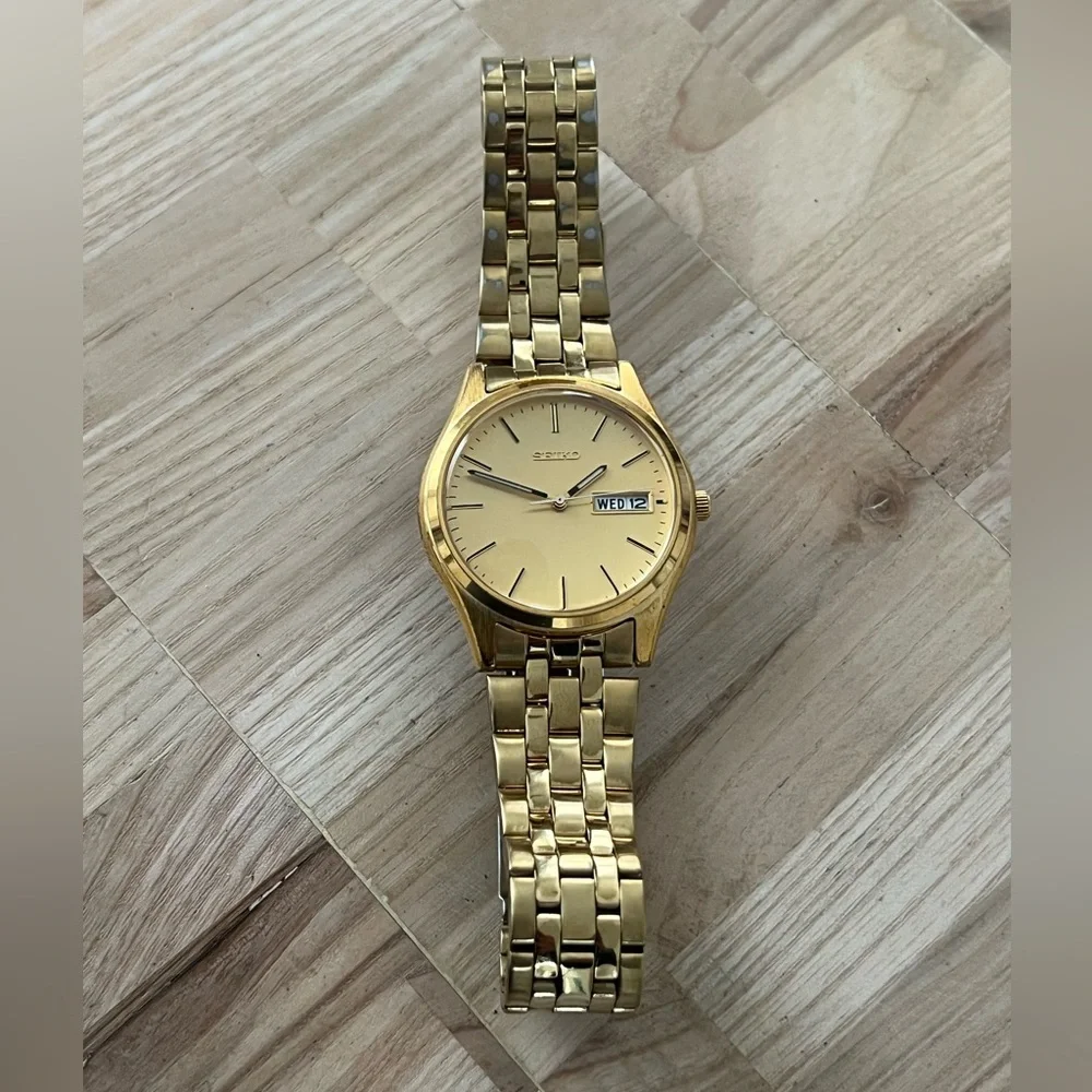 Seiko Vintage Men’s Watch Gold-Tone Dial Bracelet Markers Day Date Windows